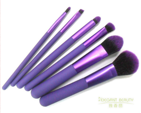 化妝刷套裝哪個(gè)好?挑選化妝刷有什么小技巧?