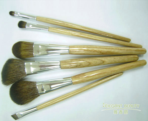 新手必看！化妝刷套裝全解析：從選刷到上妝一步到位